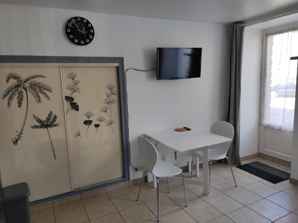 Studio 2 Personnes En Centre Ville Saint-Pierre-de-Plesguen Экстерьер фото